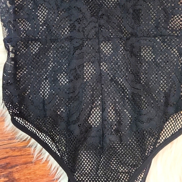 Boutique Black Unlined Fishnet Bodysuit - Picture 4 of 4